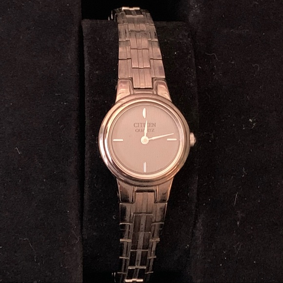 Vintage Silver Citizen Watch - Picture 10 of 11